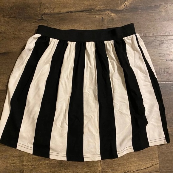 ~~ H&M skirt size 8 - Picture 2 of 5